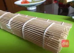 Illustrations of how to make simple sushi at home 11