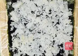 Spicy Illustration of how to make ham and meat floss sushi 5