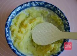 Illustration of how to make fried potato cakes 3