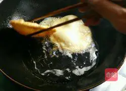 Illustration of how to make fried cake rolls 3