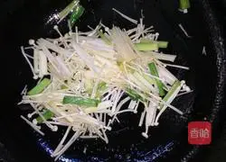 Illustration of how to make fried egg pancakes with enoki mushrooms 4