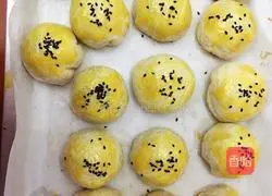 Illustration of how to make egg yolk cake 9
