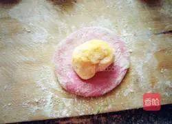 Illustration of how to make colorful plum blossom cakes 3