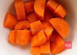 Illustration of how to make carrot and egg pancakes 1