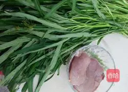 Illustration of how to make water spinach and lean meat omelette 1