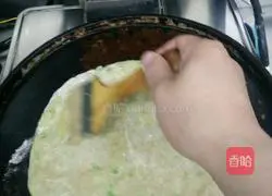 Illustration of how to make green onion cake 6