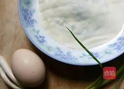 Illustration of how to make pancakes with green onions and eggs 1
