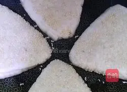 Illustration of how to make crispy sesame cake 17