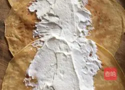 Illustration of How to Make a Towel Roll 6