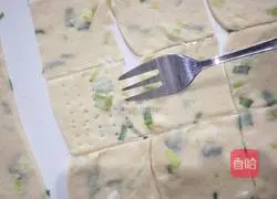 Illustration of how to make soda and green onion square cakes 6