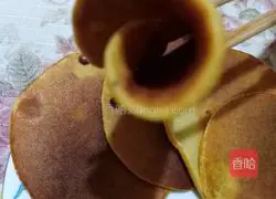 Illustration of how to make bean dregs and cornmeal pancakes 8