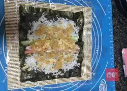 Illustration of how to make cherry blossom pink sushi roll 6