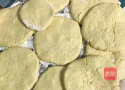 Golden Pumpkin Cake Recipe Illustration 3