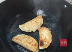 Illustration of how to make leek and seafood pancakes 8