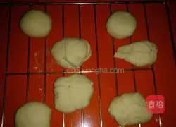 Illustration of how to make lotus leaf cake and Soviet-style fermented brown sugar cake (grill version) 4