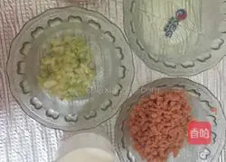 Illustration of how to make egg sausage cake 1