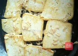 Illustration of how to make golden tofu and braised cake 4