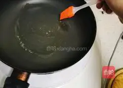 Illustration of how to make strawberry and yellow peach pancake 12