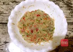 Illustration of how to make potato and shrimp cakes 6