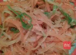 Illustration of how to make breakfast egg pancakes 8