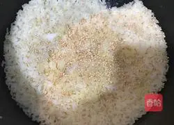 Illustration of how to make crab stick sushi 1