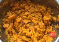 Illustration of homemade pumpkin pie 1