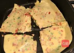 Illustration of how to make ham sausage, green onion and egg pancake 9