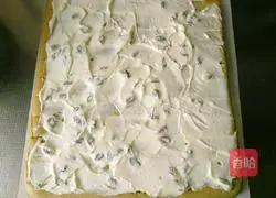 Illustration of how to make matcha cake roll 15