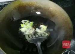 Illustration of how to make tomato and bean sprouts braised cake 2