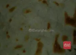 Illustration of how to make fried bean sprouts and shredded pancakes 1