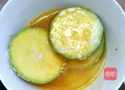 Illustration of how to make pan-fried zucchini pancakes 7