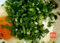 Illustration of how to make egg and green onion cake 2