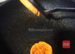 Illustration of how to make pan-fried butter sweet potato cake 8