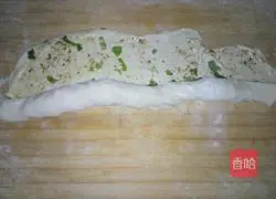 Illustration of how to make chive and scallion pancakes 5