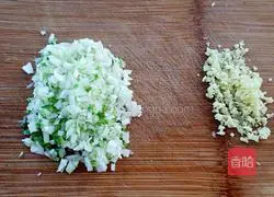 Illustration of how to make carrot and mushroom meat pie 6