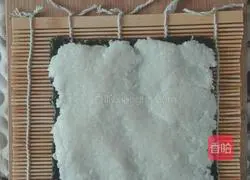 Illustration of how to make radish sushi roll 6