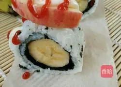 Illustration of how to make fruit sushi 10