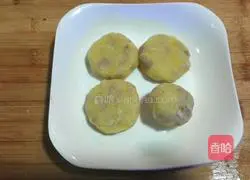 Illustration of how to make crispy potato and chicken cake 6