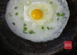 Illustration of how to make egg pancakes 4