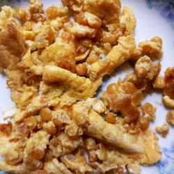 Bowl of mashed beans and egg pancake