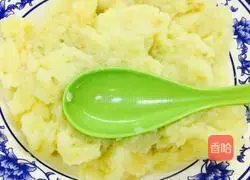 Illustration of how to make pastoral potato pancakes 5