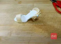 Illustration of how to make French buttercream cakes 12