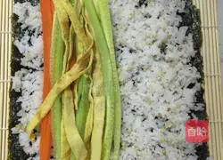 Illustration of how to make colorful sushi rolls 3