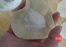 Illustration of how to make dough sugar cakes 9