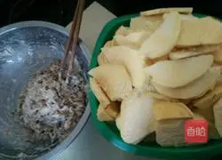 Illustration of how to make fried mushroom feet cake 4