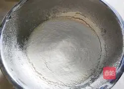 Illustration of how to make two-color cocoa cake roll 6