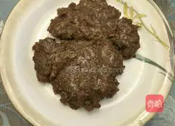 Illustration of how to make walnut-fried black pepper beef patties 9