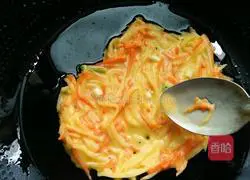 Illustration of how to make shredded potato egg pancakes 7