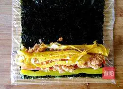 Illustration of how to make meat floss and ham sushi 15