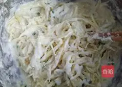 Illustration of how to make potato shredded cake 2